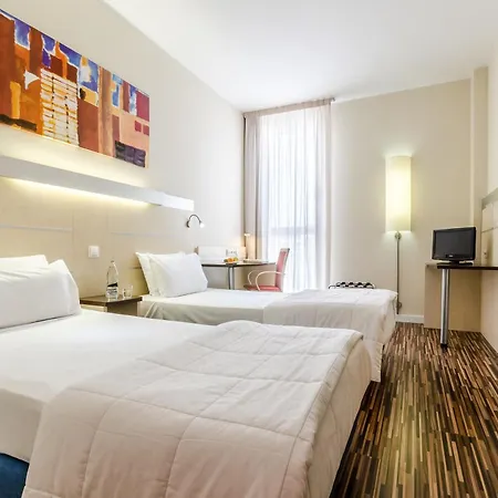 Отель Yit Ciudad De 3*
