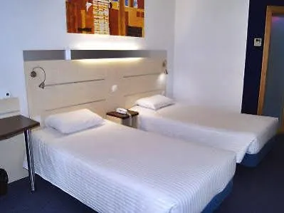 호텔 Yit Ciudad De 3*